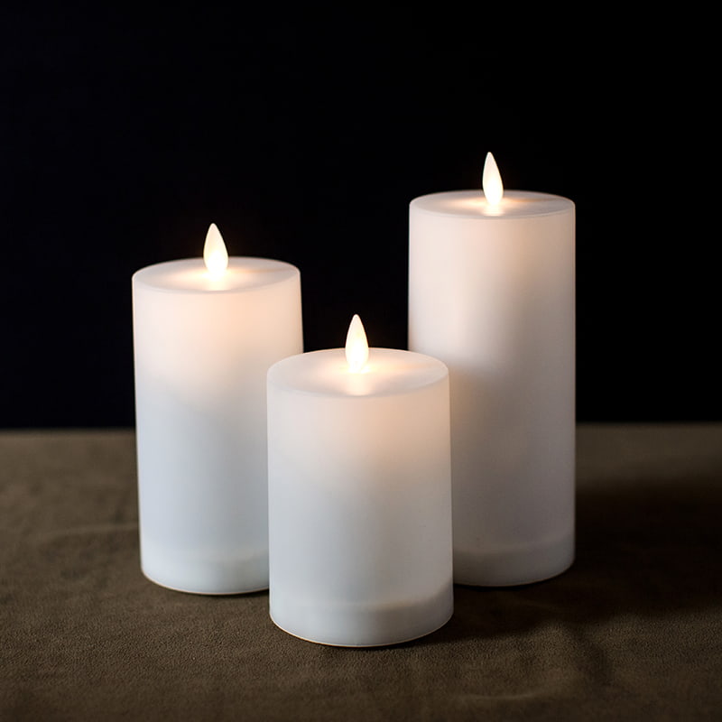 Set ng 4 White Solar LED Candles